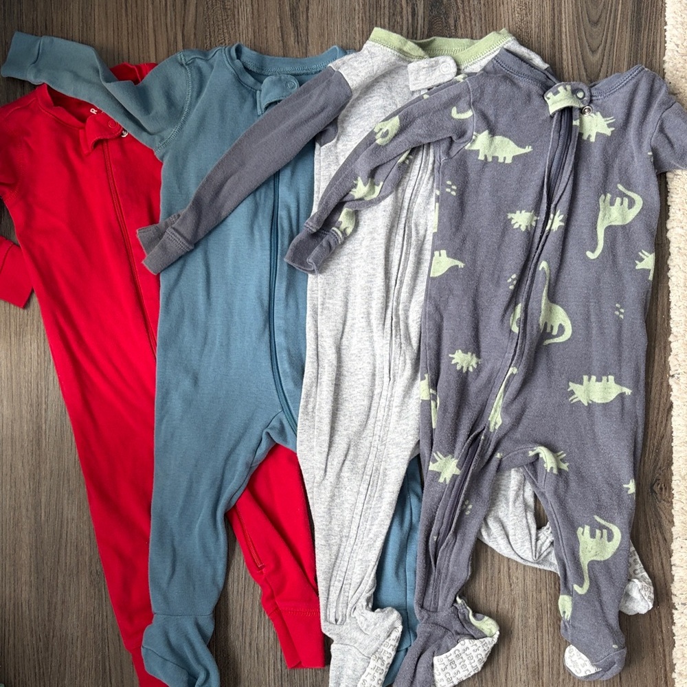 Bundle of 6-9 month footies. 4 items